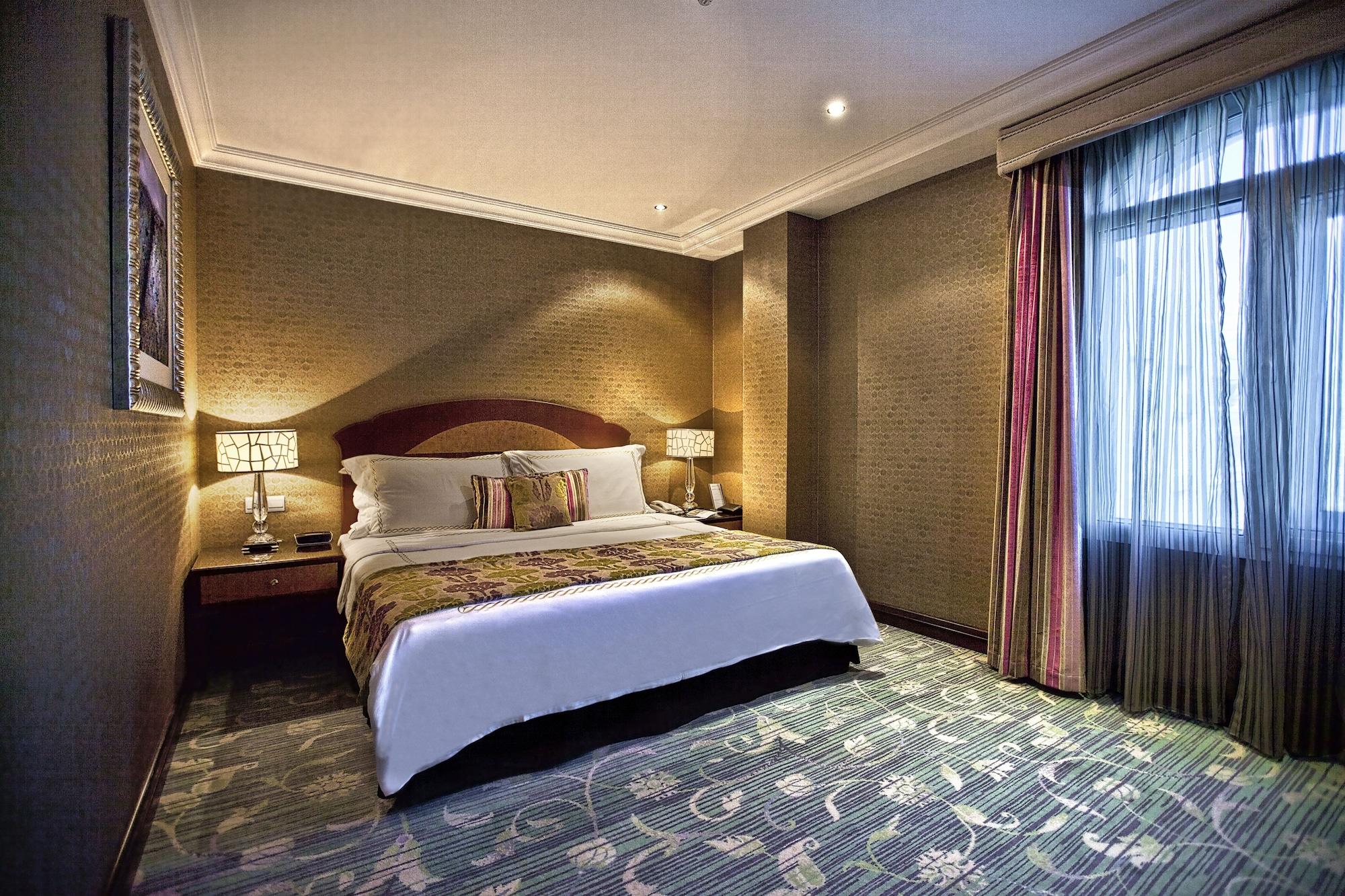 Grand Regency Doha, Trademark Collection By Wyndham Экстерьер фото A bedroom at the hotel