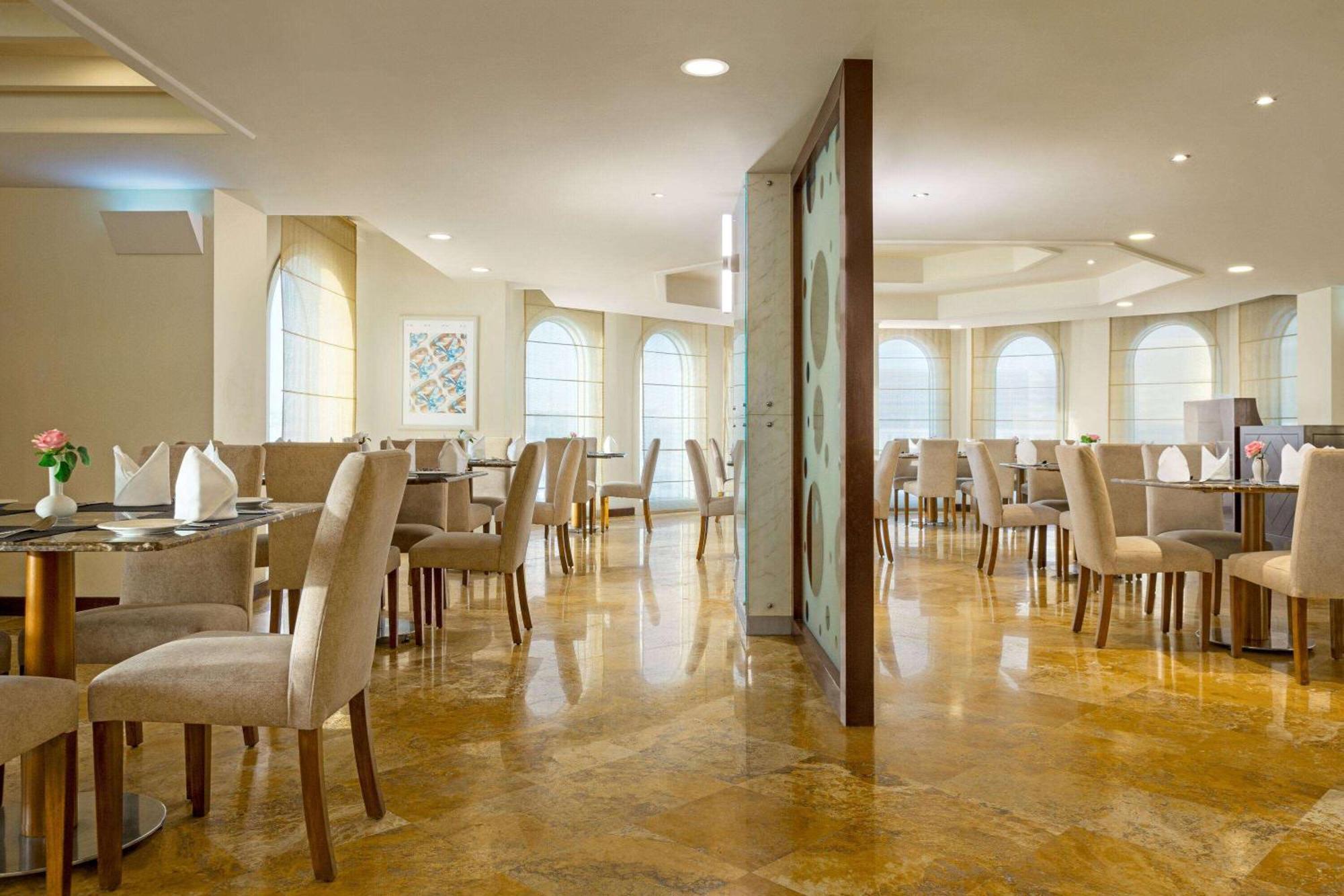 Grand Regency Doha, Trademark Collection By Wyndham Экстерьер фото The restaurant