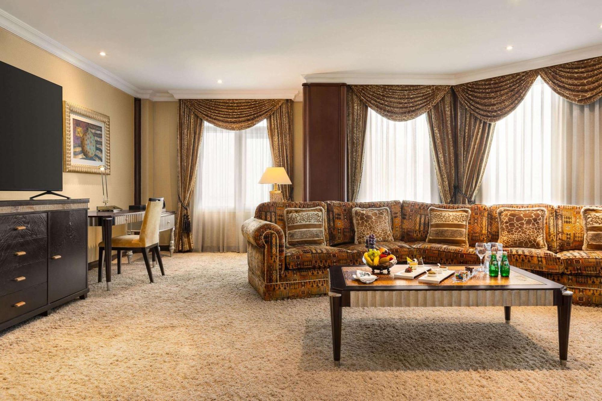 Grand Regency Doha, Trademark Collection By Wyndham Экстерьер фото Suite at the hotel